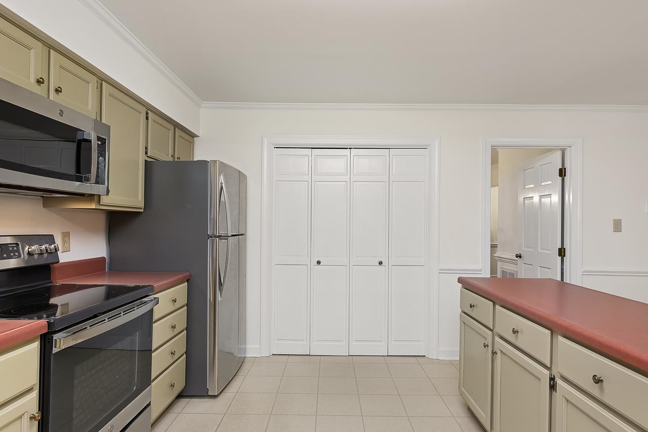 8724 Fort Macon Court Raleigh, NC 27615 - Photo 8 of 30 Kitchen