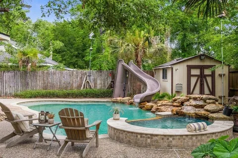a view of a house with backyard and sitting area