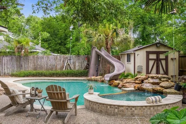 $309,900 | 330 Welford Lane, Highlands, TX 77562