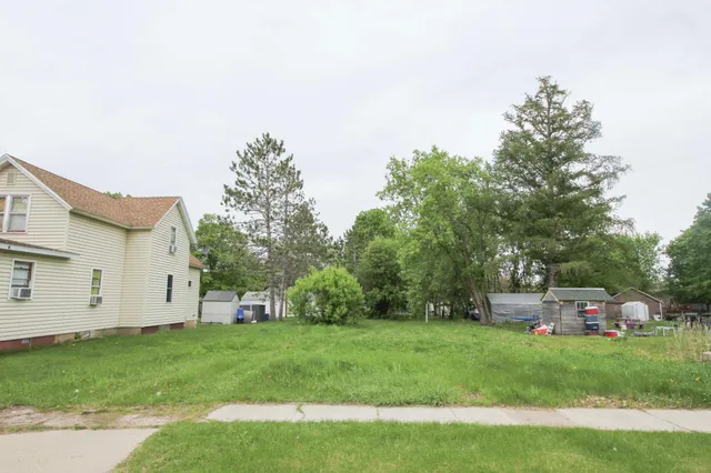 $9,000 | 206 Main Street East, Bertha, MN 56437