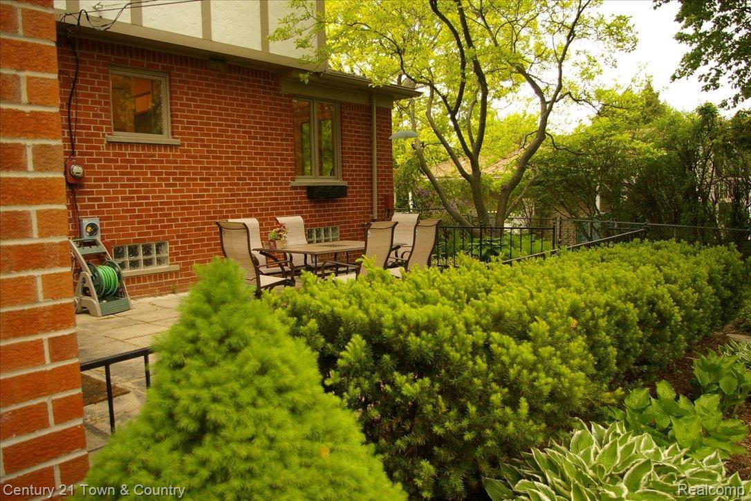 2945 Rambling Way Bloomfield Hills, MI 48302 - Photo 23 of 23 RW1 PATIO 2