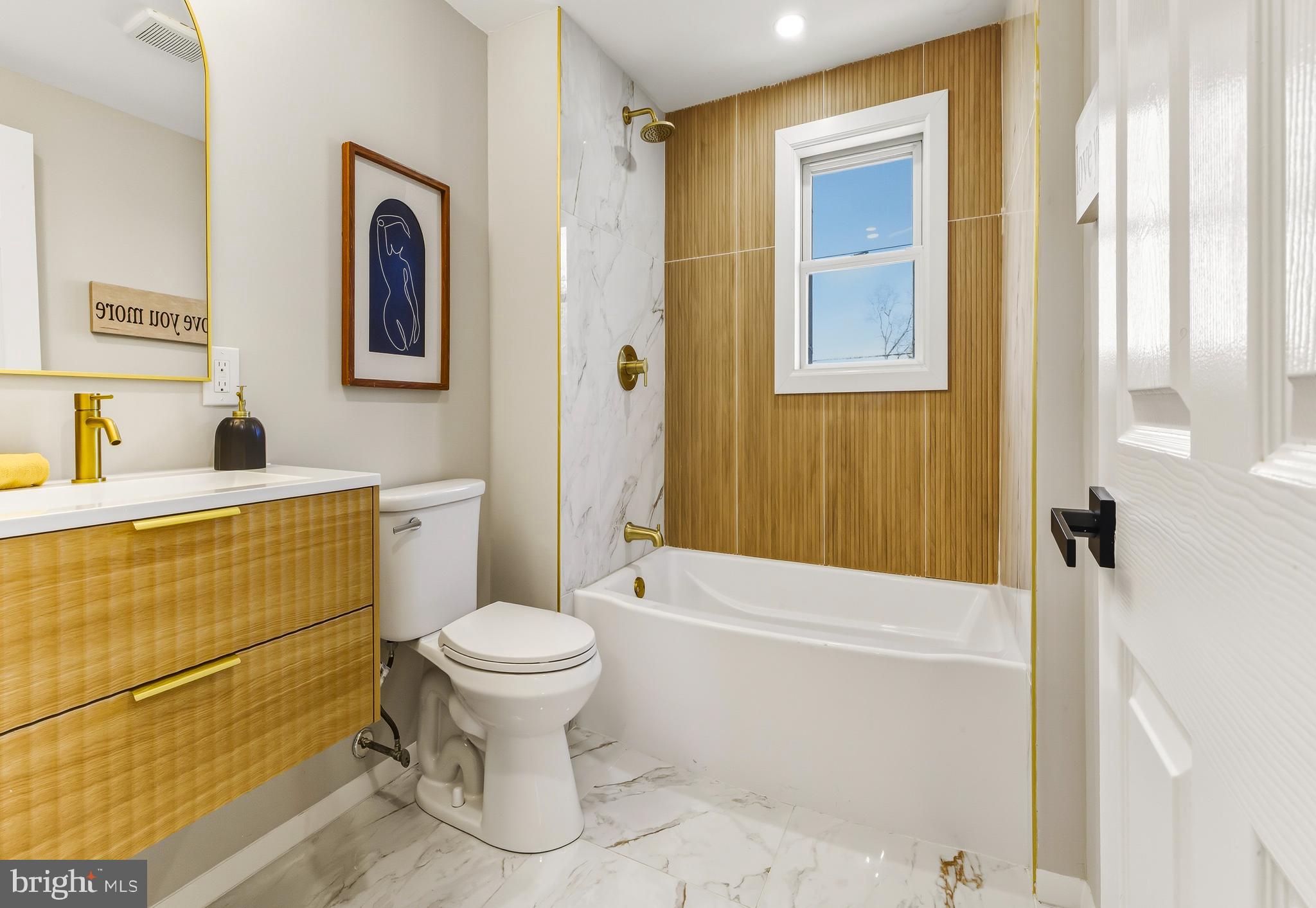 53 Spindletop Lane Willingboro, NJ 08046 - Photo 15 of 22 a bathroom with a toilet sink and shower