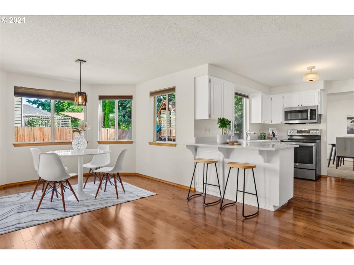 13175 Southwest Hanson Road Beaverton, OR 97008 - Photo 12 of 36 Kitchen/Nook