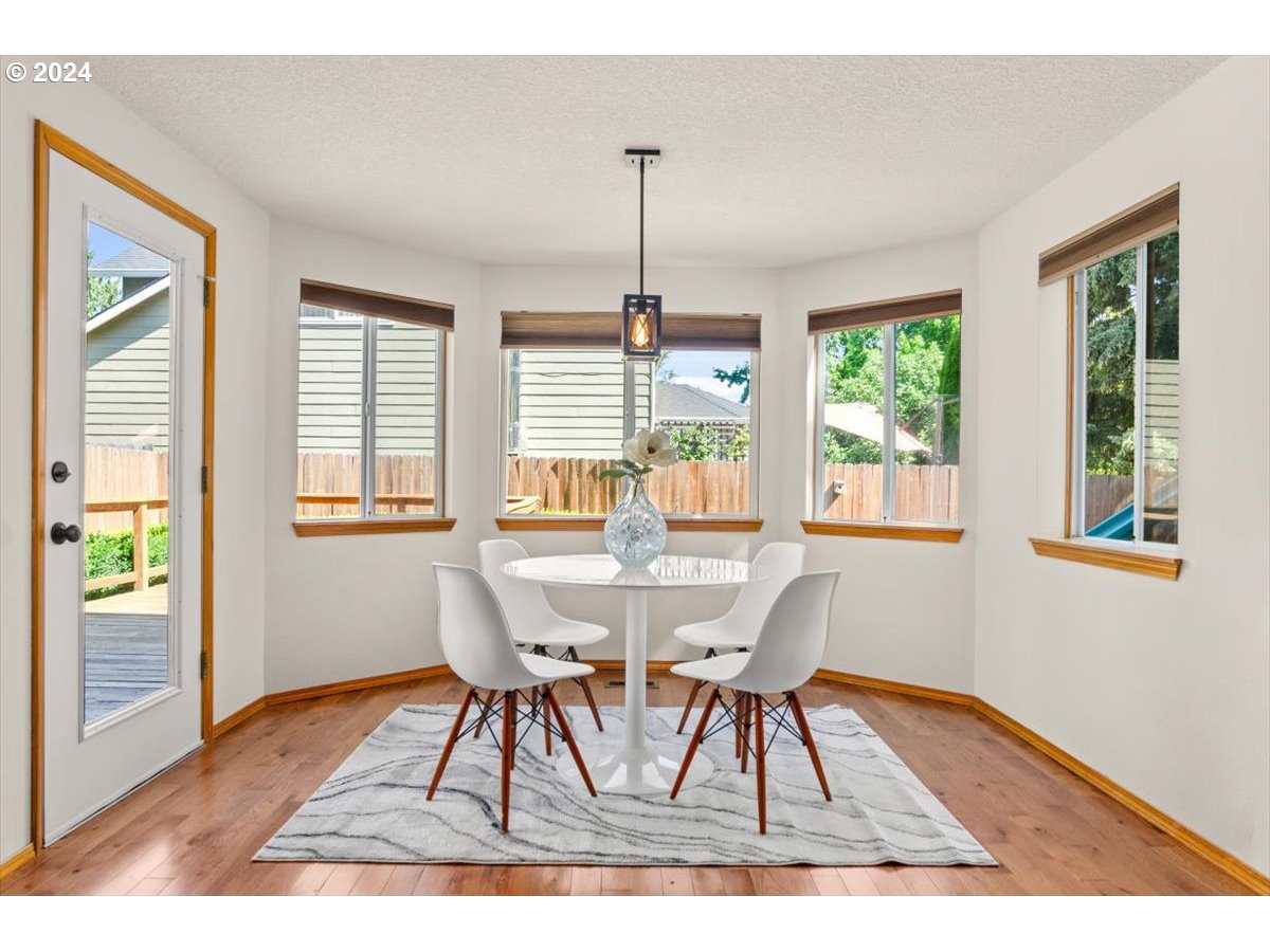 13175 Southwest Hanson Road Beaverton, OR 97008 - Photo 13 of 36 Kitchen/Nook