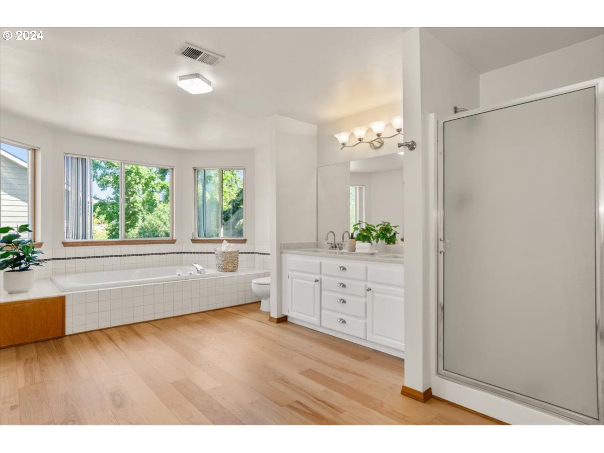 13175 Southwest Hanson Road Beaverton, OR 97008 - Photo 21 of 36 Bathroom