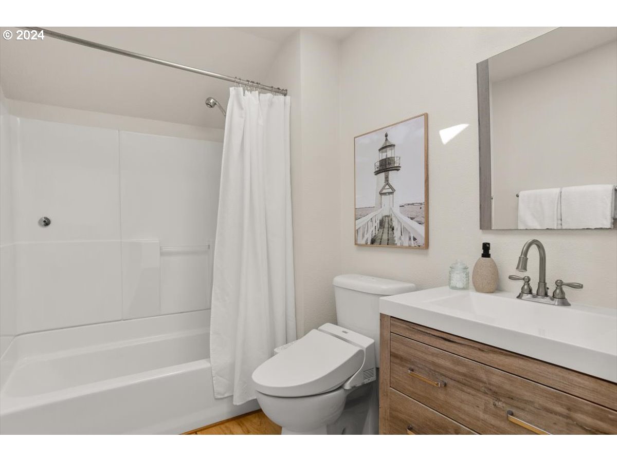 13175 Southwest Hanson Road Beaverton, OR 97008 - Photo 27 of 36 Bathroom