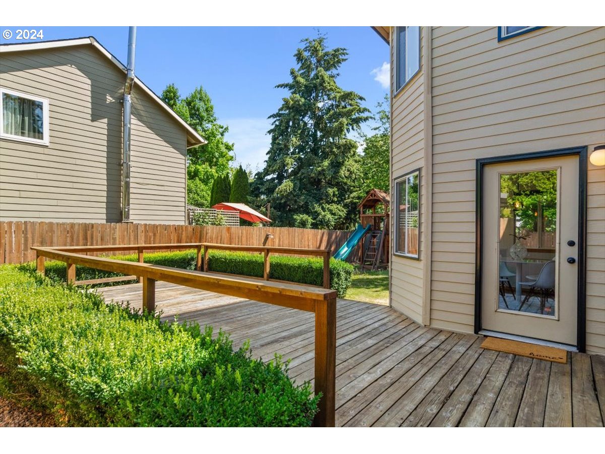 13175 Southwest Hanson Road Beaverton, OR 97008 - Photo 31 of 36 Deck