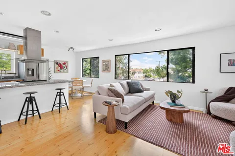 $549,000 | 1930 North Vermont Avenue, Unit 204, Los Angeles, CA 90027