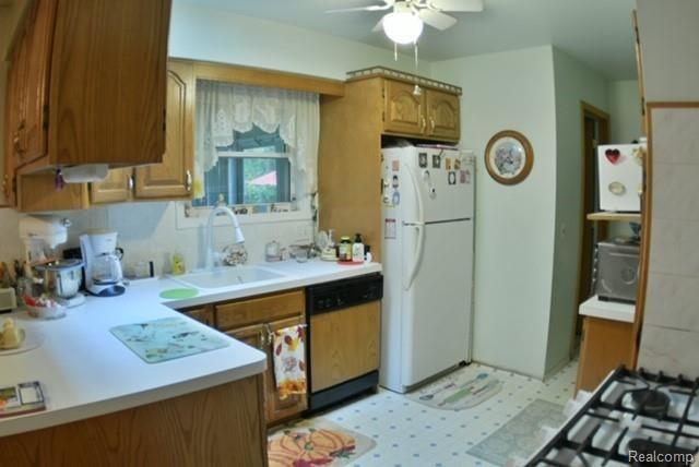 4445 Cook Road Swartz Creek, MI 48473 - Photo 13 of 17 Kitchen