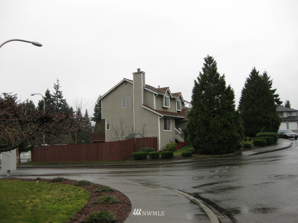 2105 Aberdeen Place Northeast Renton, WA 98056 - Photo 3 of 15 Gallery Image 3