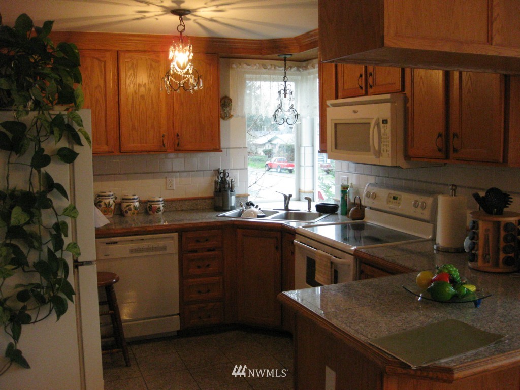 2105 Aberdeen Place Northeast Renton, WA 98056 - Photo 7 of 15 Gallery Image 7