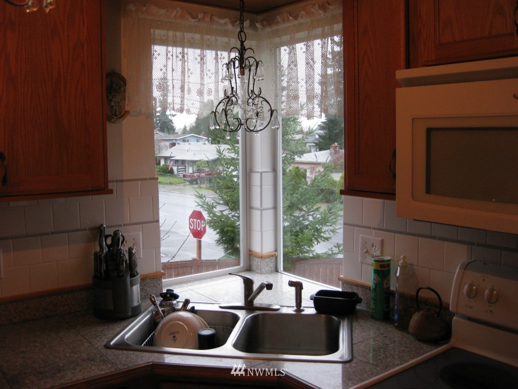 2105 Aberdeen Place Northeast Renton, WA 98056 - Photo 9 of 15 Gallery Image 9