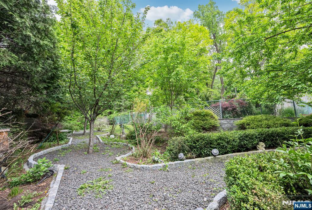 596 Wyckoff Avenue Mahwah, NJ 07430 - Photo 25 of 29