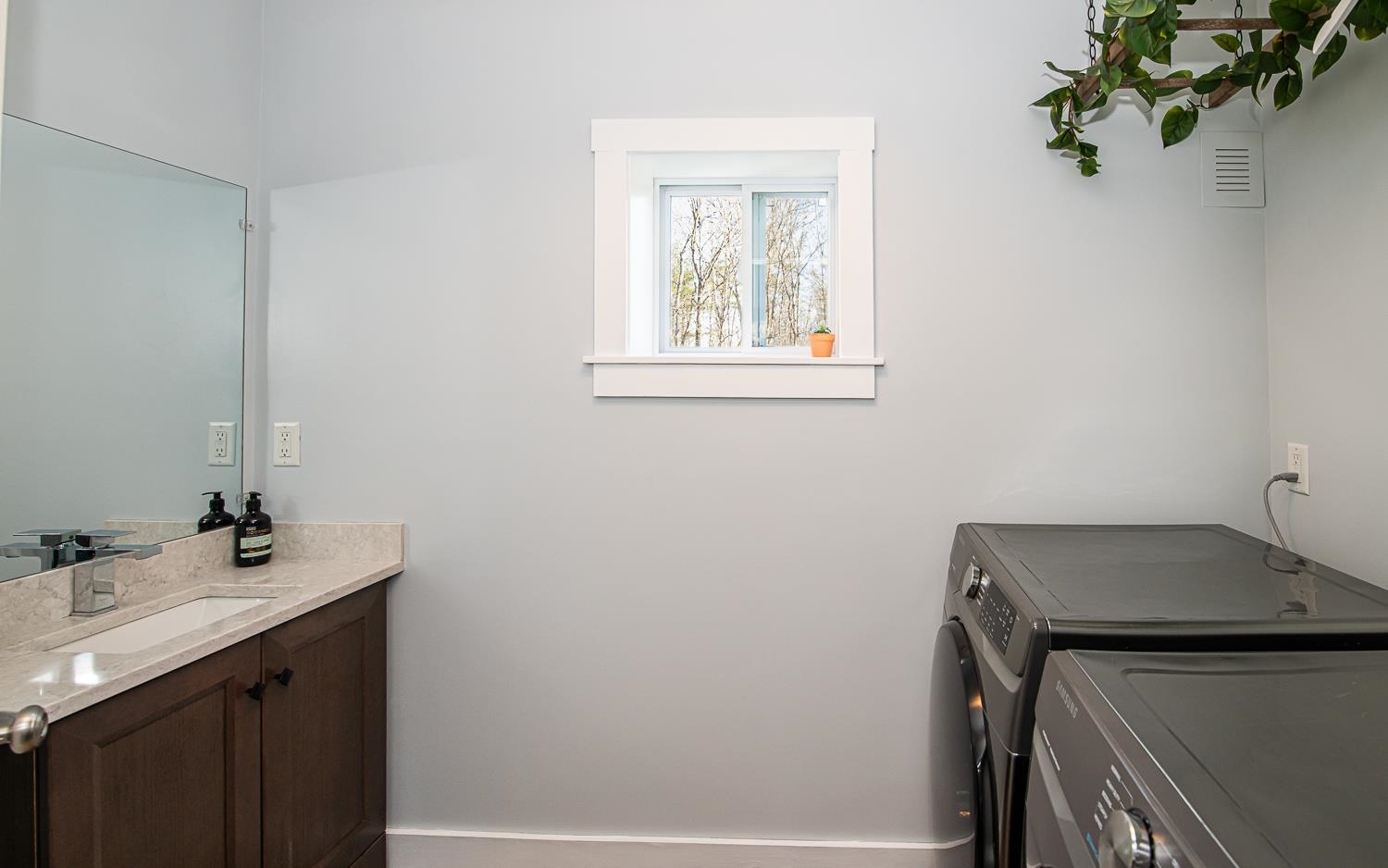 121 Hampstead Road Sandown, NH 03873 - Photo 29 of 60