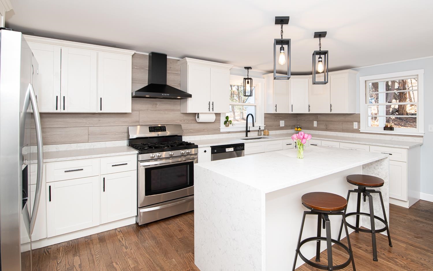 121 Hampstead Road Sandown, NH 03873 - Photo 3 of 60