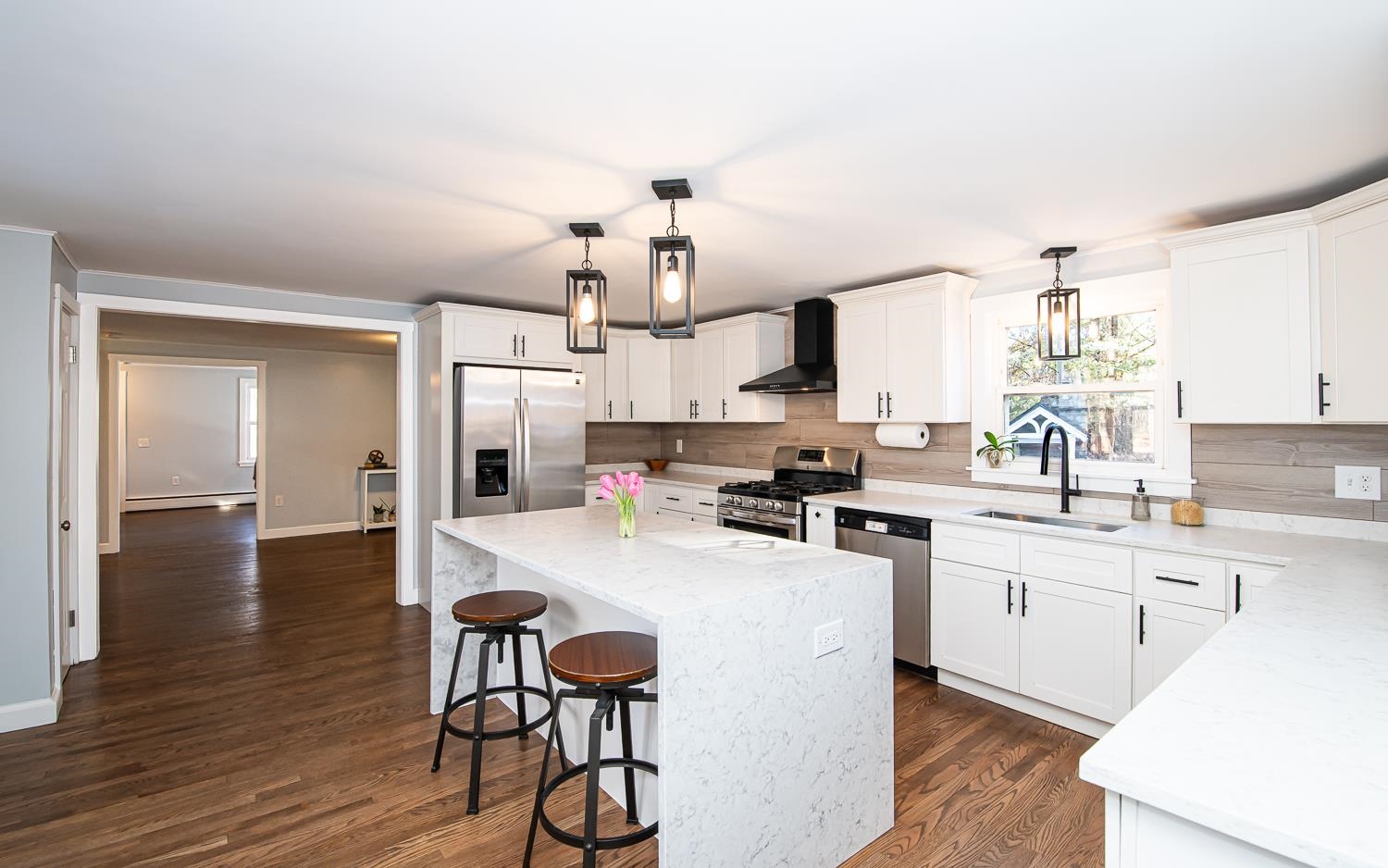 121 Hampstead Road Sandown, NH 03873 - Photo 5 of 60