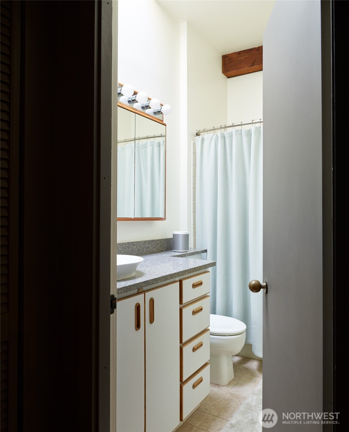 611 Post Avenue, Unit 7 Seattle, WA 98104 - Photo 17 of 20