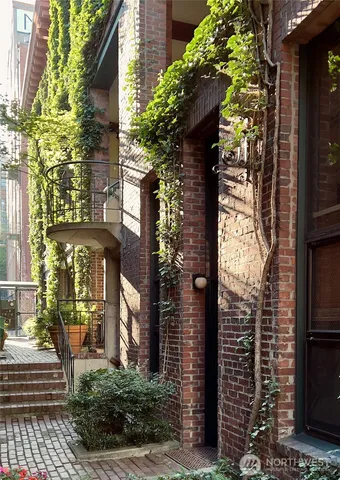 $865,000 | 611 Post Avenue, Unit 7, Seattle, WA 98104