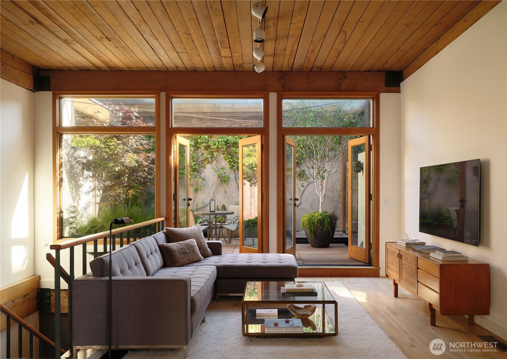 611 Post Avenue, Unit 7 Seattle, WA 98104 - Photo 5 of 20