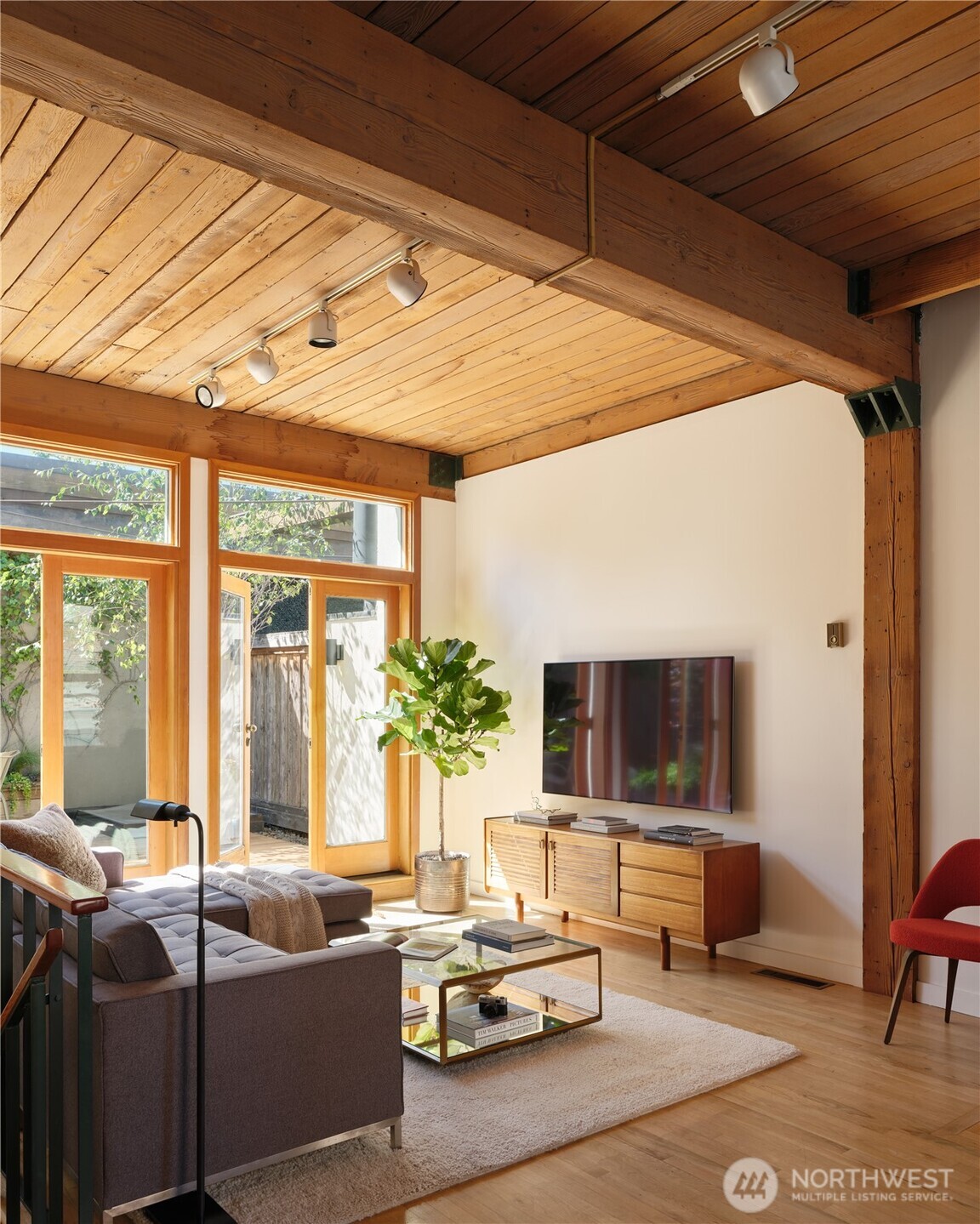 611 Post Avenue, Unit 7 Seattle, WA 98104 - Photo 6 of 20