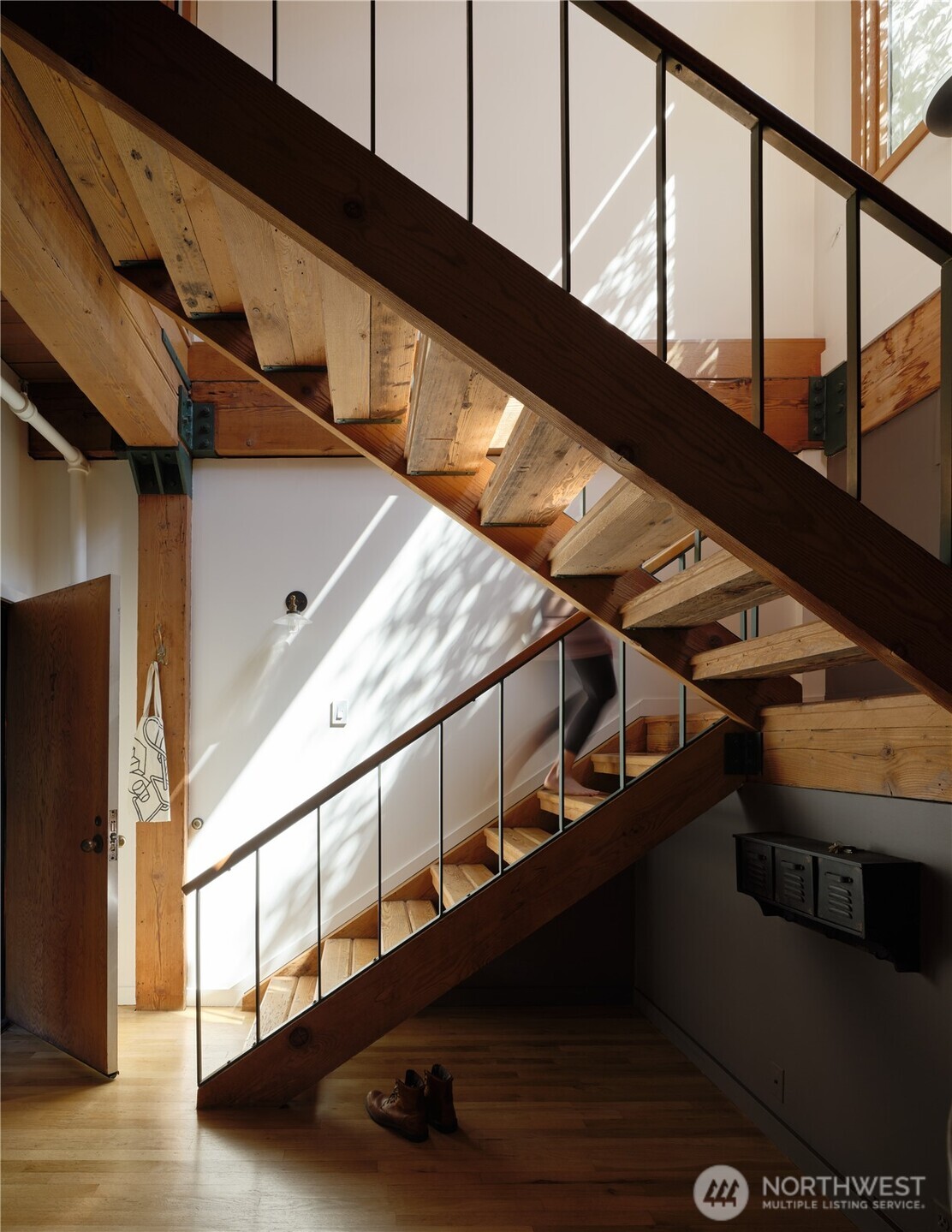 611 Post Avenue, Unit 7 Seattle, WA 98104 - Photo 10 of 20