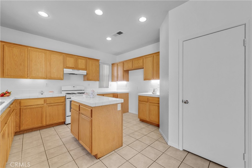 906 Sparrow Way Perris, CA 92571 - Photo 14 of 30