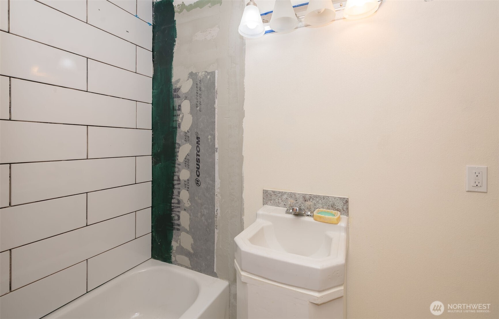 17972 Entiat River Road Entiat, WA 98822 - Photo 12 of 34 a bathroom with a sink a toilet and shower