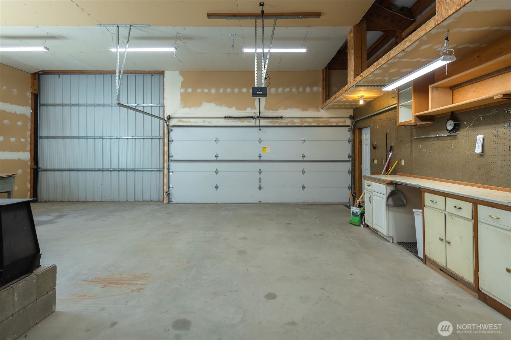 17972 Entiat River Road Entiat, WA 98822 - Photo 16 of 34 a view of a garage