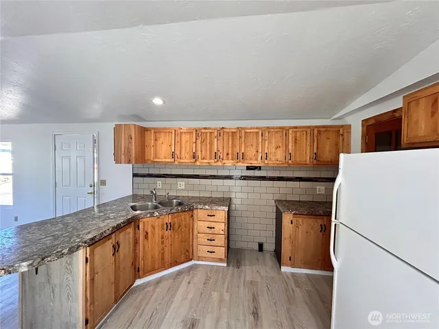 $42,999 | 850 Crescent Street, Raymond, WA 98577