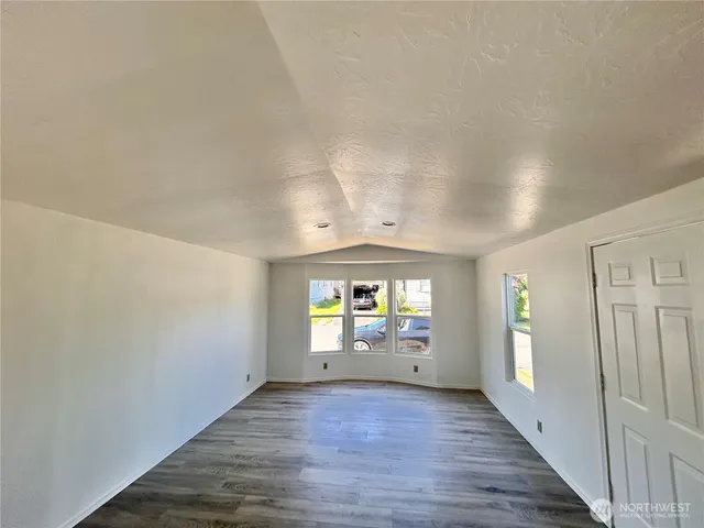 $42,999 | 850 Crescent Street, Raymond, WA 98577