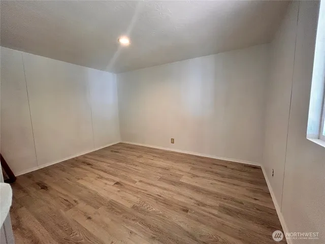 $42,999 | 850 Crescent Street, Raymond, WA 98577