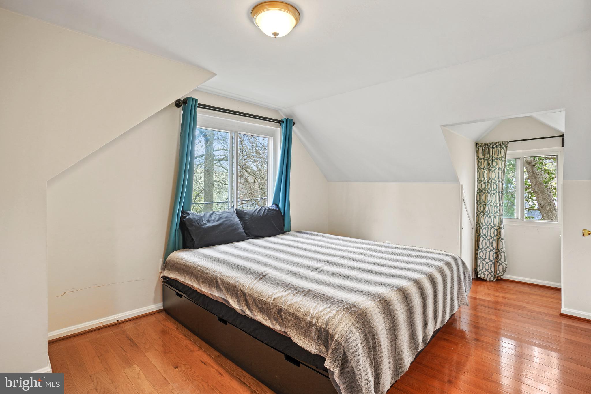 904 Dryden Street Silver Spring, MD 20901 - Photo 15 of 23 Upper level primary bedroom