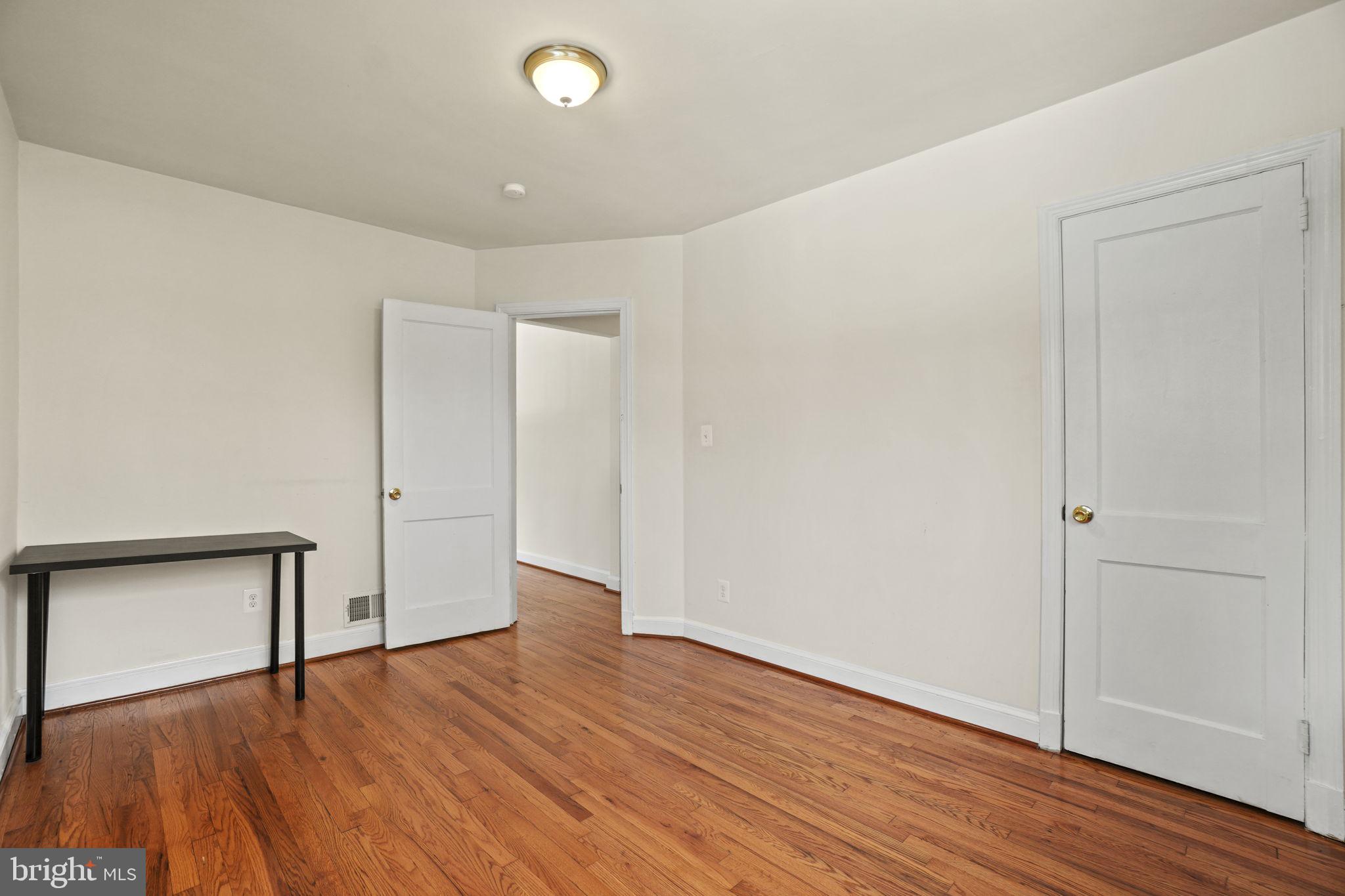 904 Dryden Street Silver Spring, MD 20901 - Photo 10 of 23 Main level 1st bedroom