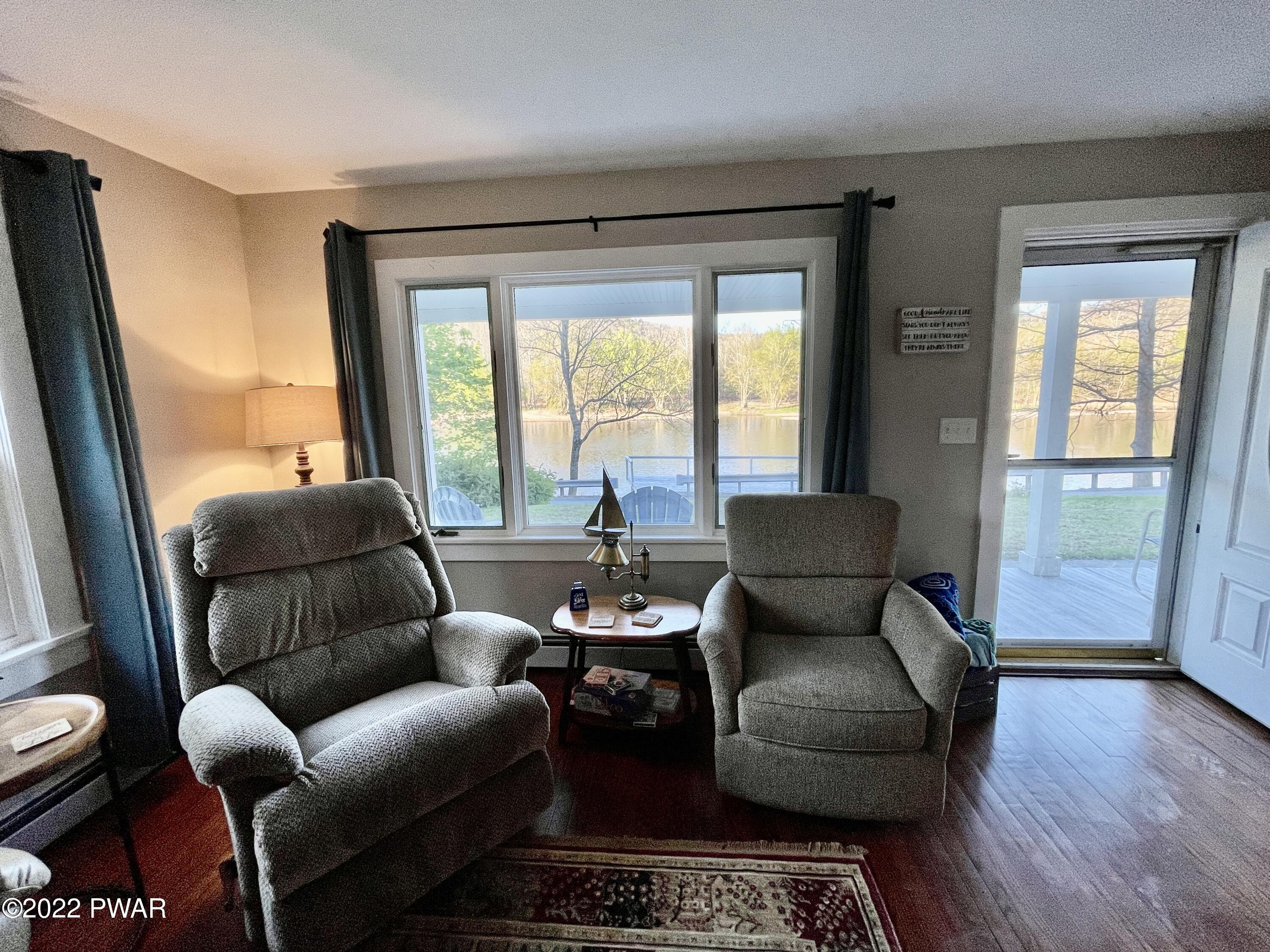 2559 River Road Damascus, PA 18415 - Photo 35 of 70 Living Room