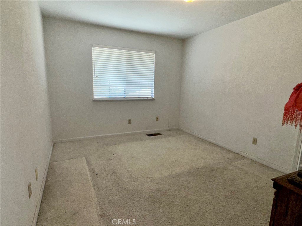 3072 Ironwood Court Merced, CA 95340 - Photo 10 of 25 an empty room with a window