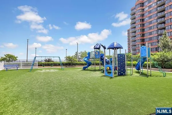 $599,800 | 200 Winston Drive, Unit 3102, Cliffside Park, NJ 07010