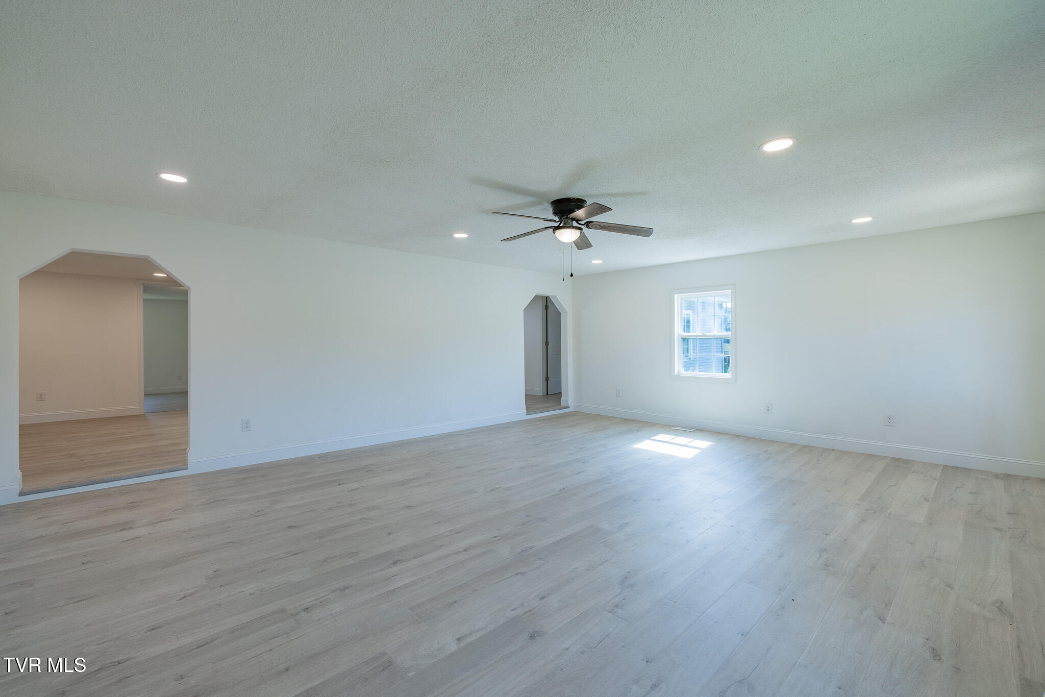 405 Sam Aiken Road Telford, TN 37690 - Photo 4 of 31 1R9A9482-HDR