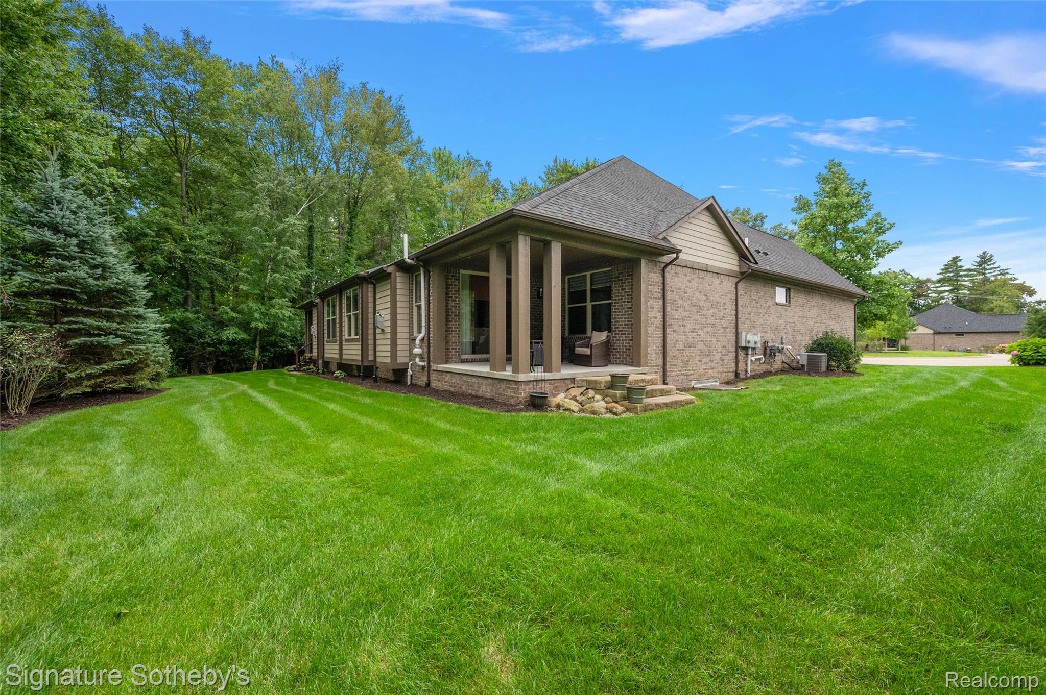 1075 Hampshire Court Rochester, MI 48307 - Photo 28 of 29 Huge Covered Patio that connects to great room. Private Backyard.