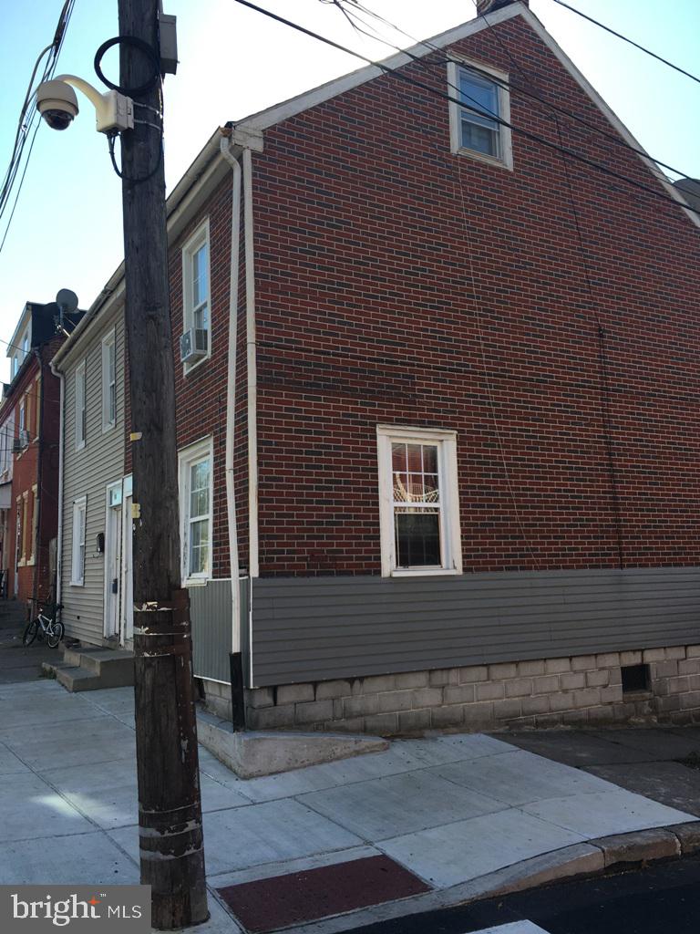 402 Beaver Street Lancaster, PA 17603 - Photo 2 of 5