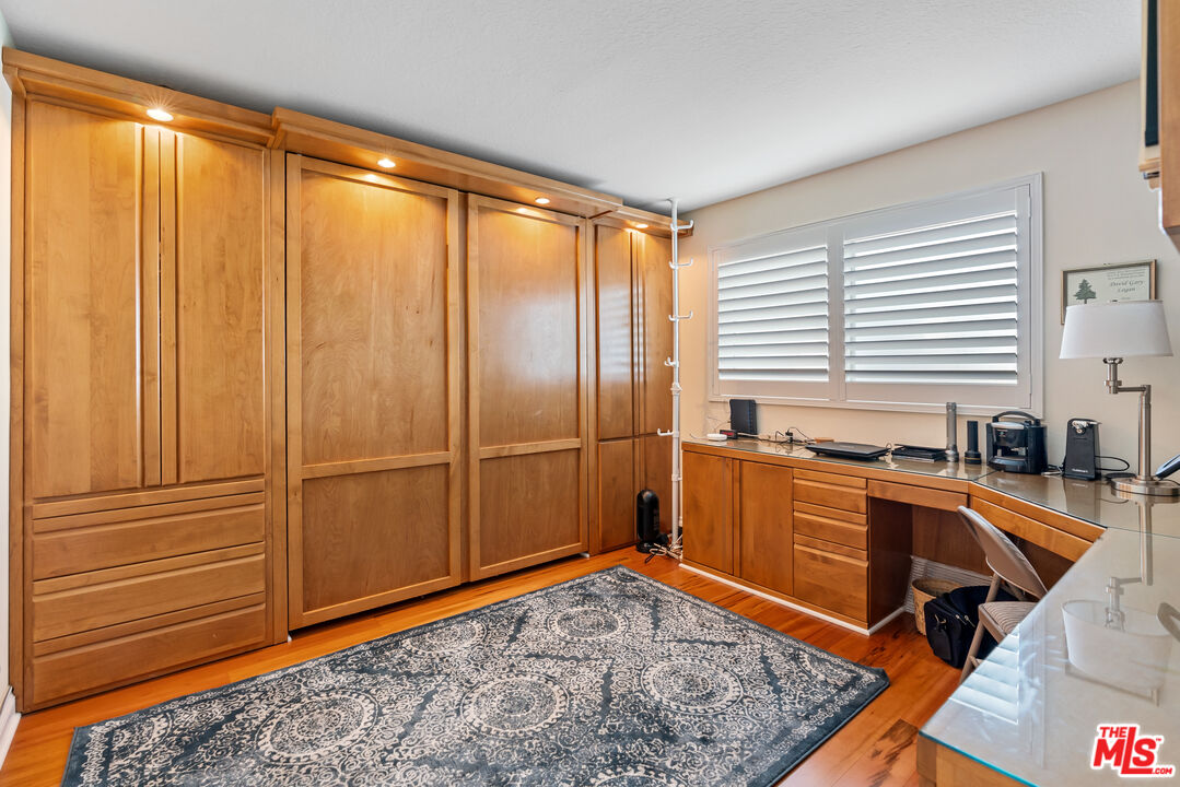 3941 Sunset Lane Oxnard, CA 93035 - Photo 19 of 24 a very nice looking room with a large window