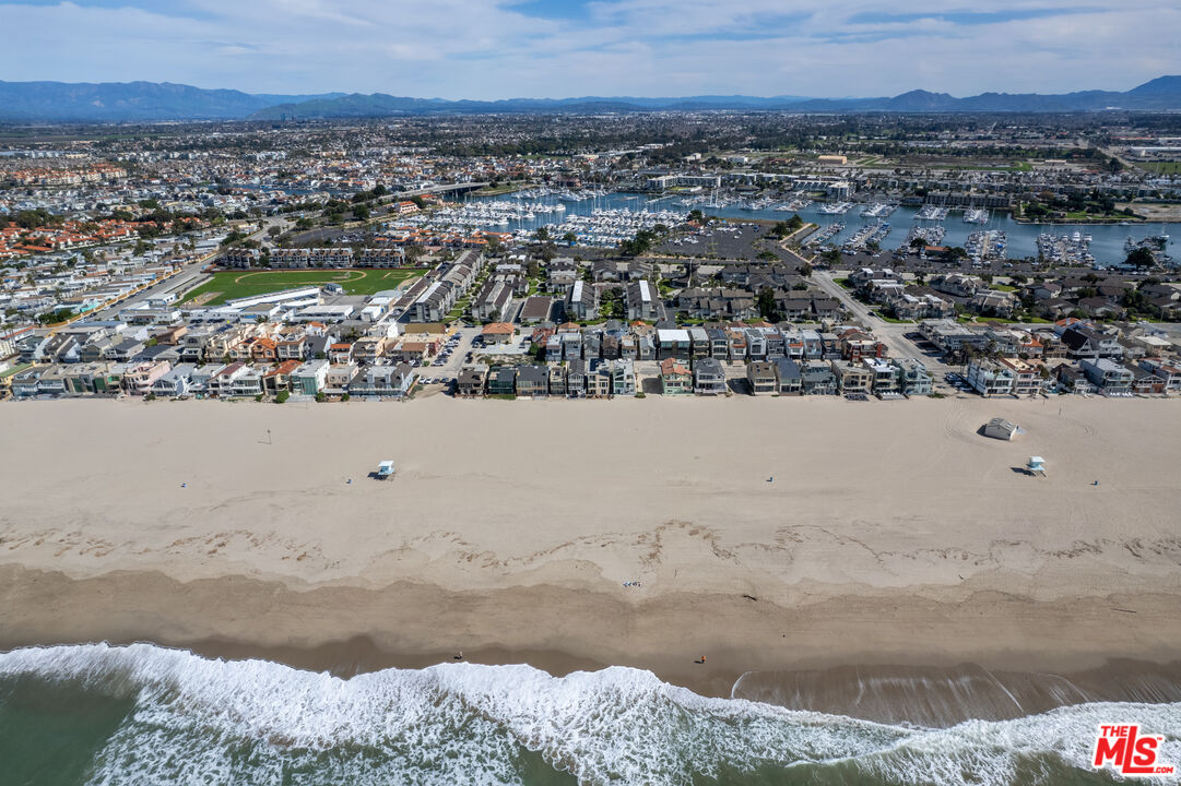 3941 Sunset Lane Oxnard, CA 93035 - Photo 2 of 24 view of city and ocean