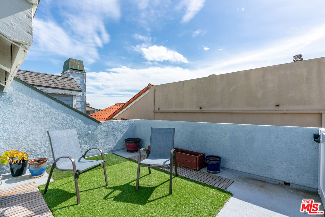 3941 Sunset Lane Oxnard, CA 93035 - Photo 22 of 24 a terrace of a house with outdoor seating