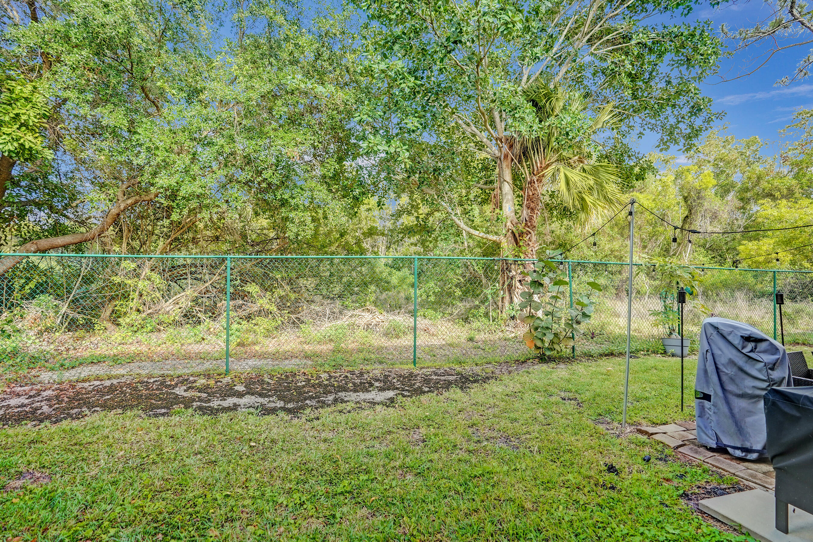 3072 North Evergreen Circle Boynton Beach, FL 33426 - Photo 49 of 55 a backyard of a house with lots of green space