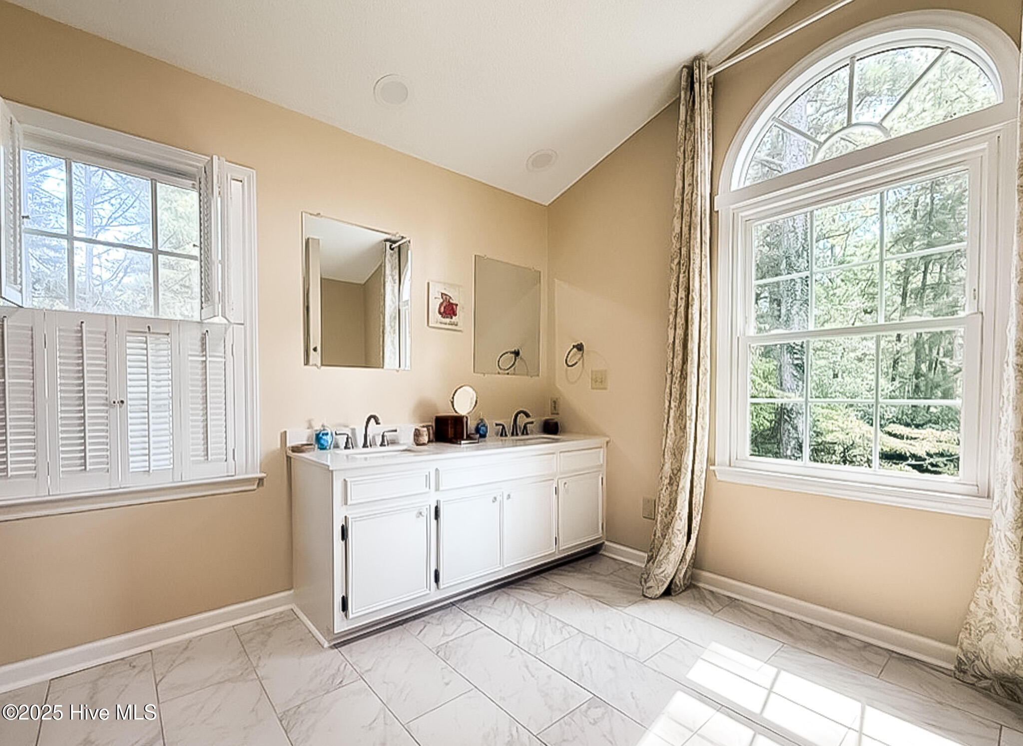 140 Lost Tree Road Pinehurst, NC 28374 - Photo 61 of 72 Full Bathroom w/Double Vanity and Walk-in Shower