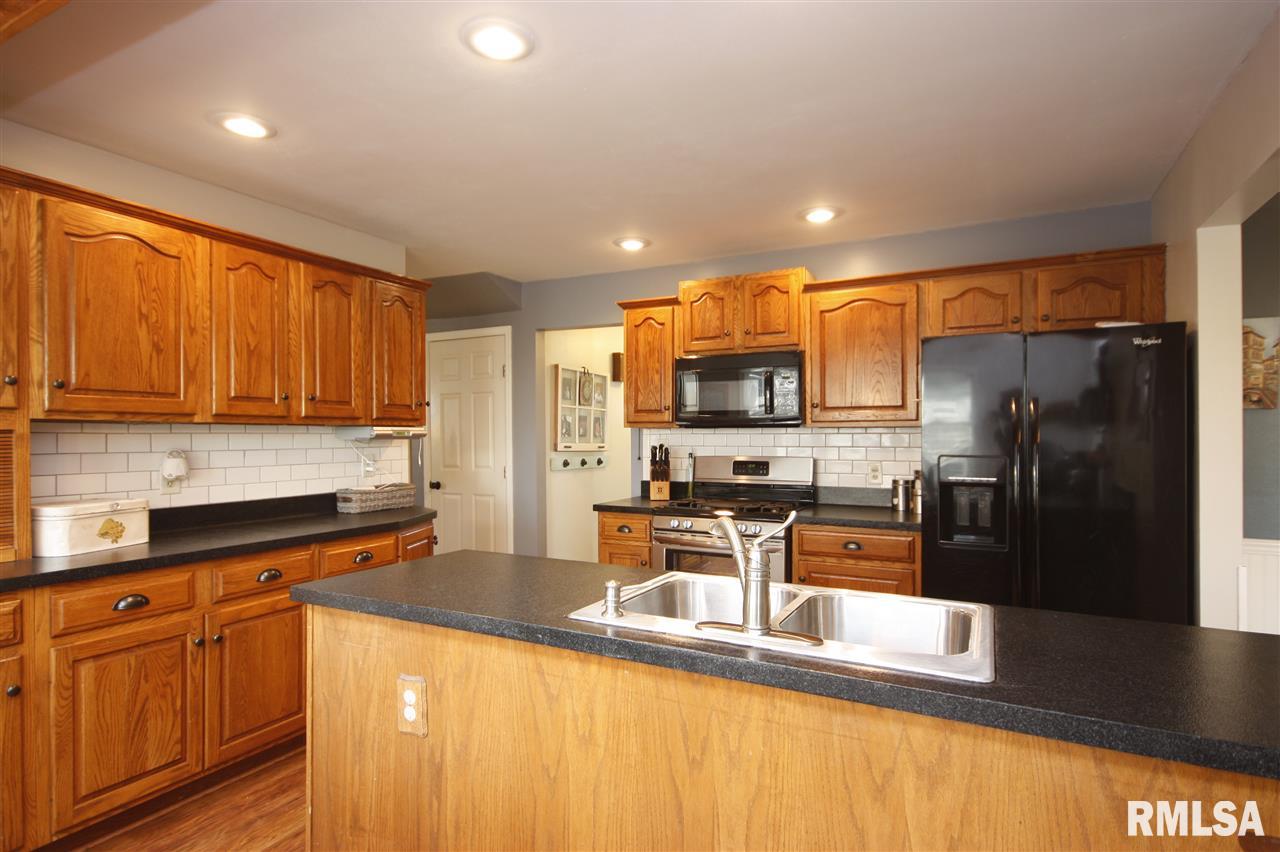 5908 West Ridgecrest Circle Peoria, IL 61615 - Photo 11 of 36 Gallery Image 11