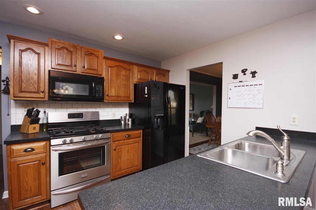 5908 West Ridgecrest Circle Peoria, IL 61615 - Photo 13 of 36 Gallery Image 13
