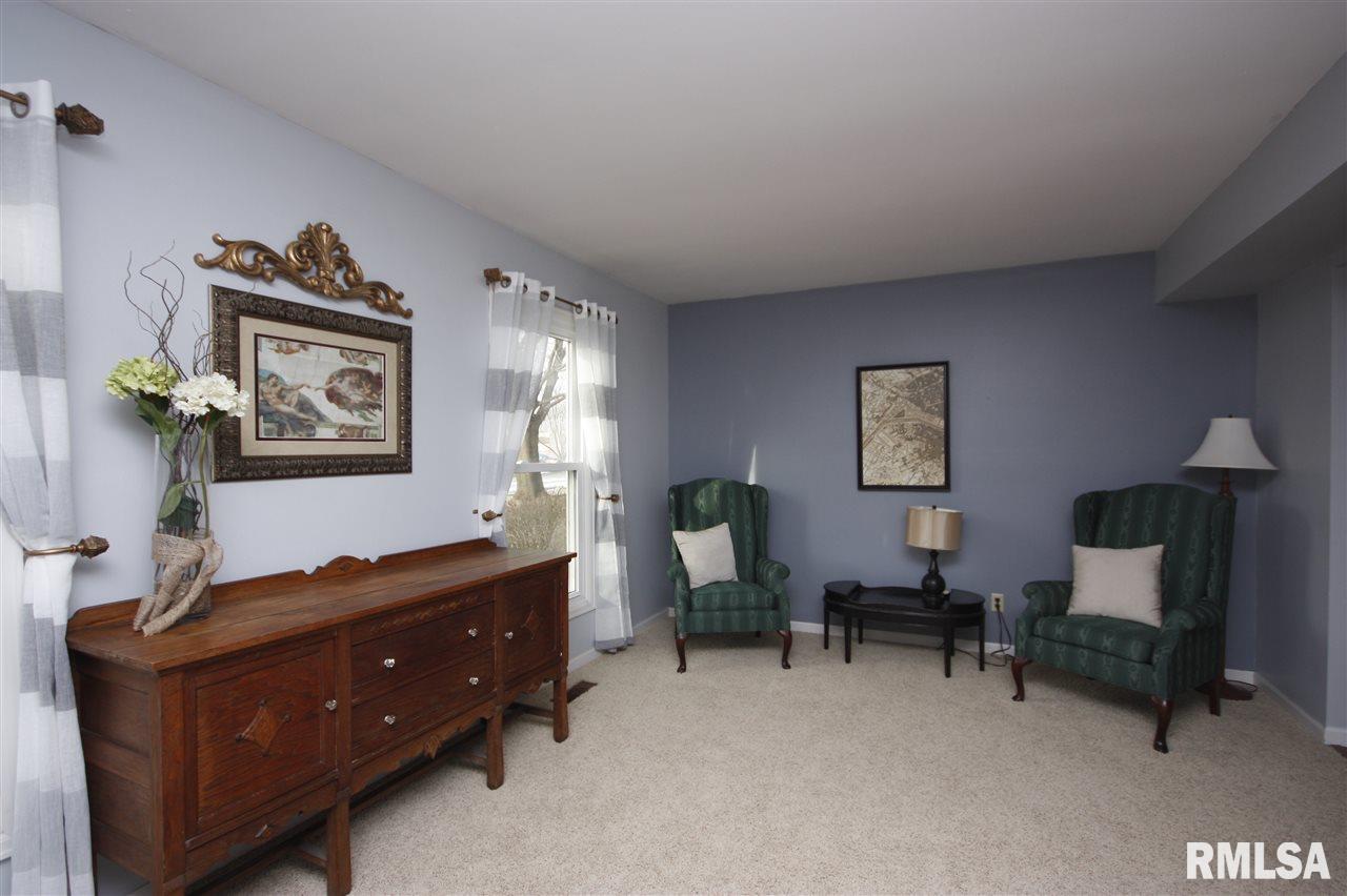 5908 West Ridgecrest Circle Peoria, IL 61615 - Photo 3 of 36 Gallery Image 3