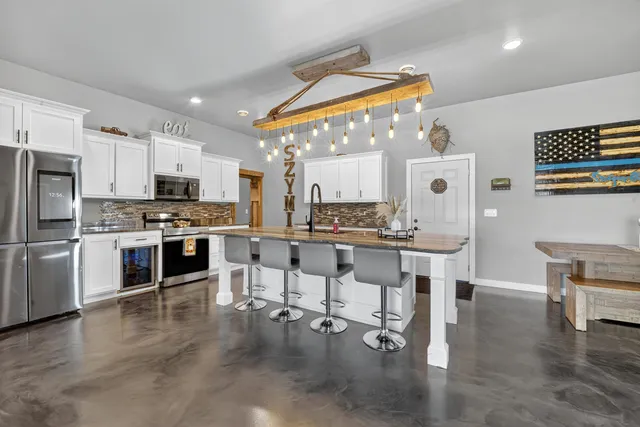 $1,399,900 | 5304 Sampson Road, Abrams, WI 54101