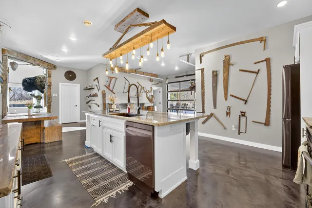 $1,399,900 | 5304 Sampson Road, Abrams, WI 54101