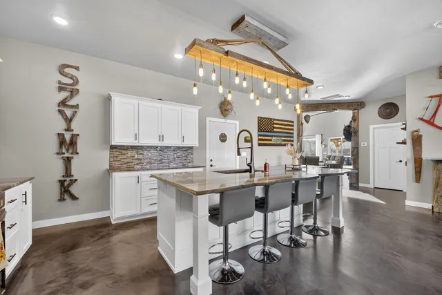 $1,399,900 | 5304 Sampson Road, Abrams, WI 54101